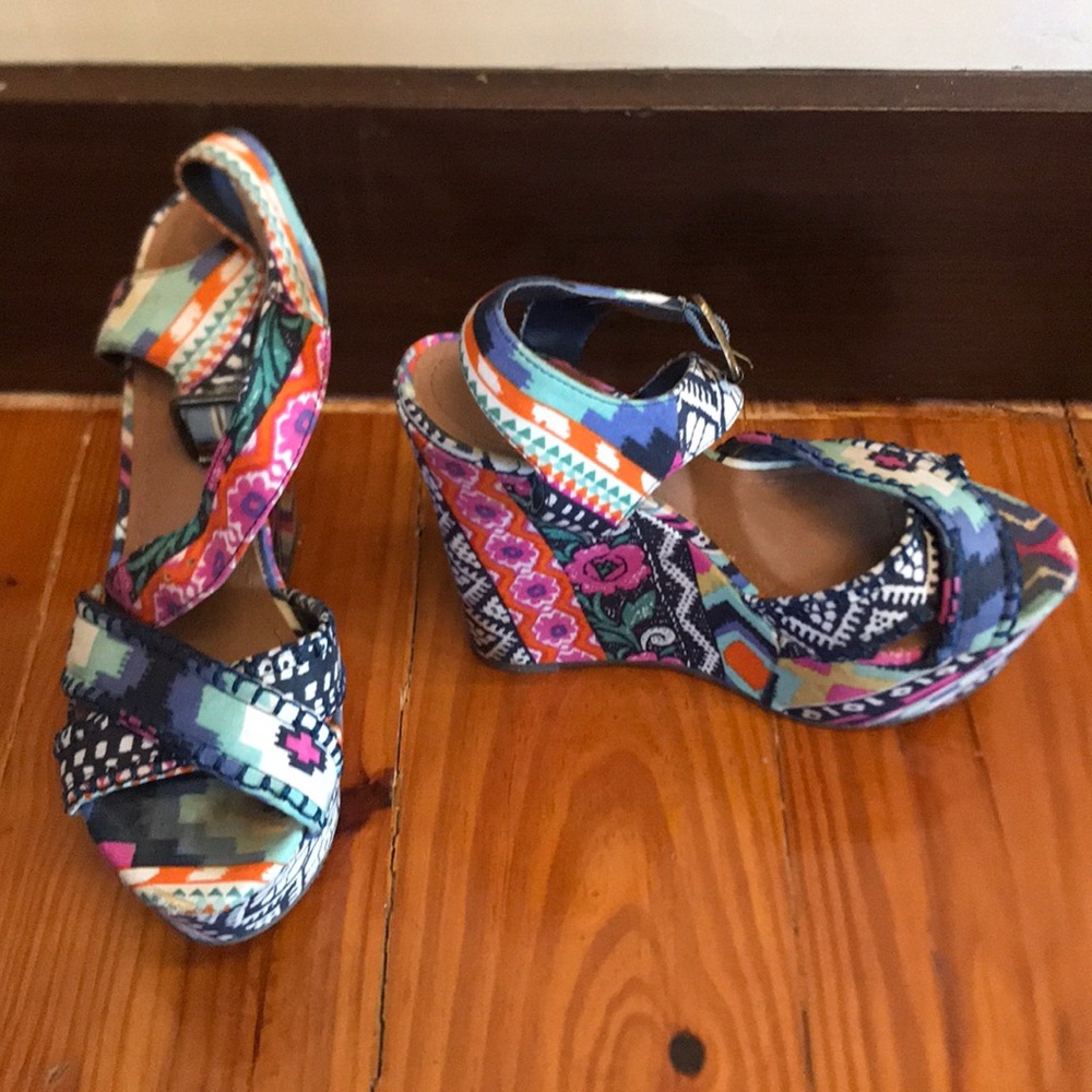 Cute Steve Madden colorful platform sandals!